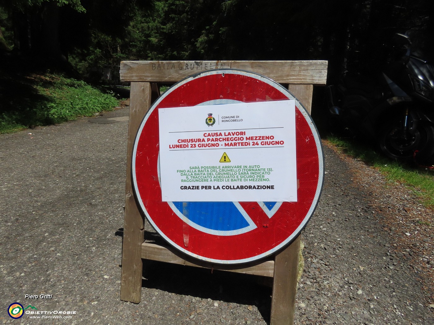 09 Al tornante 13 strada chiusa per parcheggio di Mezzeno.JPG